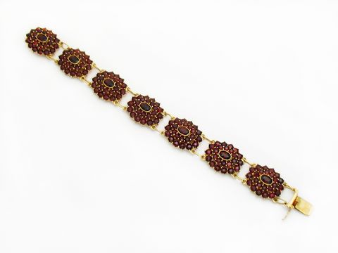 Granat Schmuck Armband 18,5 cm mit Blüte aus Gold und Granatschmuck, Hersteller Juwelier Harnisch, verziert mit Stein und Perle. Elegant und zeitlos.