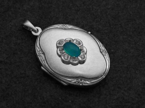Achat hellblau Medaillon Cabochon in Sterling Silber mit Brillanten, elegant und zeitlos, gefertigt vom Juwelier Harnisch, perfektes Schmuckstück für besondere Anlässe.