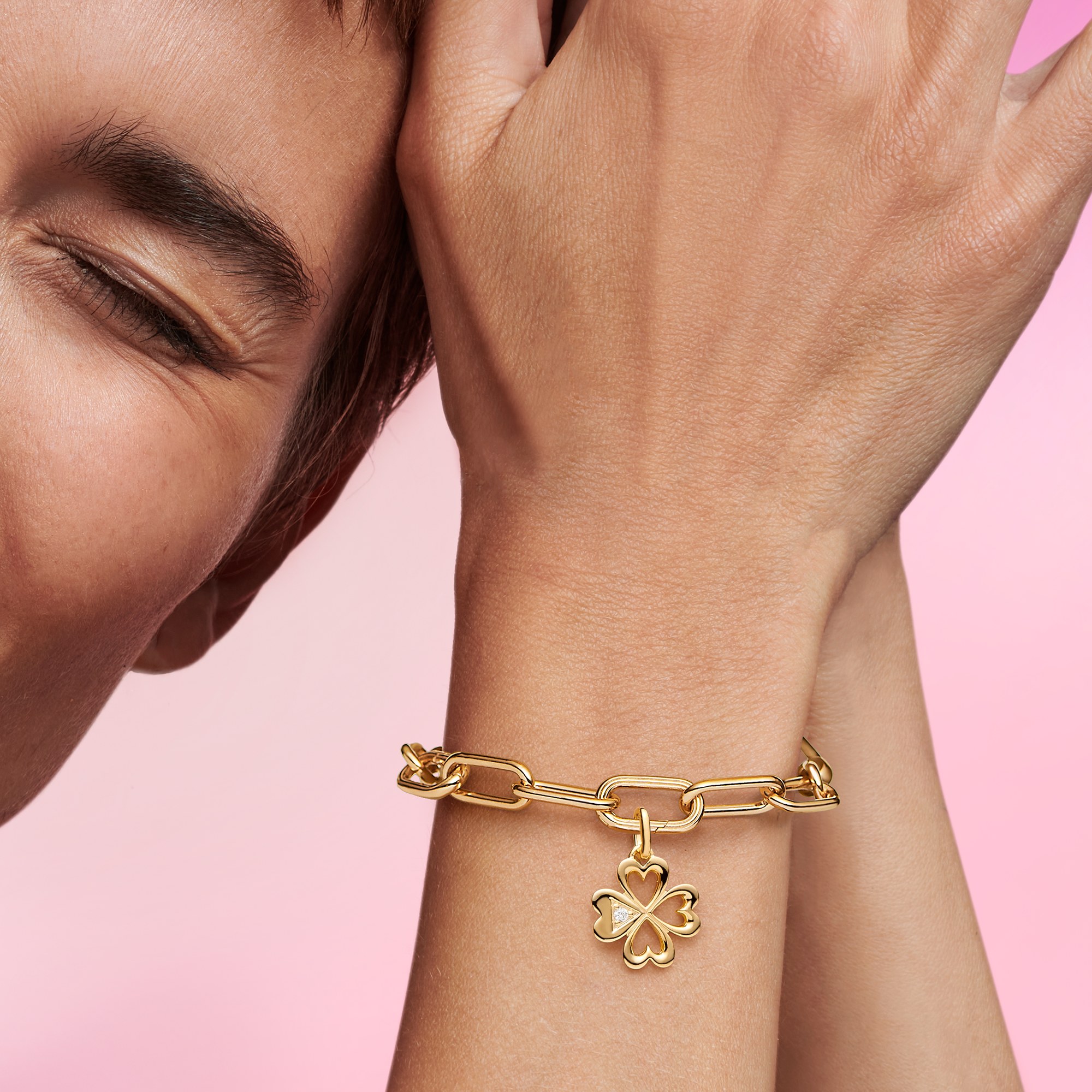 Pandora ME Charms - Herz-Medaillon-Charm mit vierblättrigem Kleeblatt - Gelbgold Vergoldung - Zirkonia – Ansicht 5
