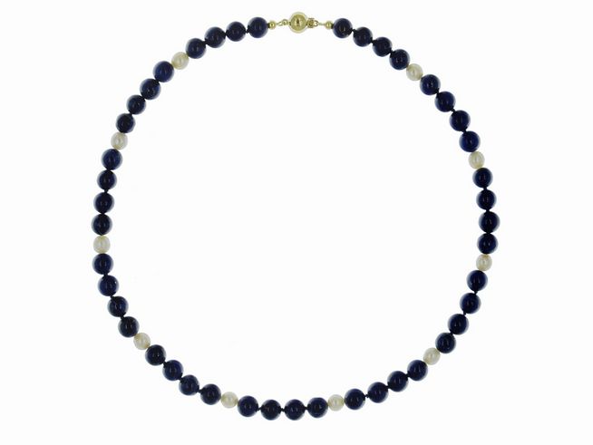 Steinkette aus Lapislazuli und Süßwasser-Zuchtperlen mit blauen und weißen Perlen, 44 cm lang, Goldverschluss 585, Hersteller Juwelier Harnisch.