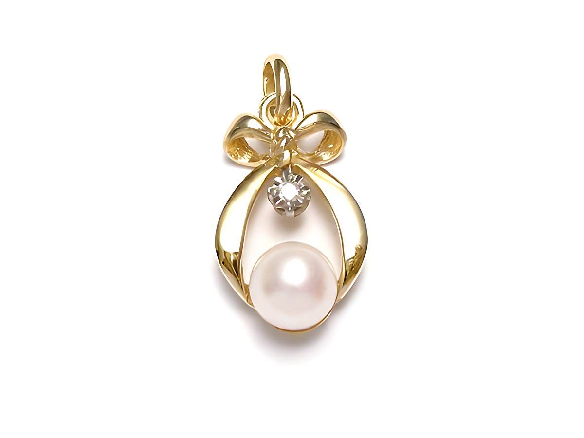 Zuchtperle und Diamant Gelbgold Gold Anhänger 333 mit einem eleganten Design und einer niedlichen Schleife, hergestellt von Juwelier Harnisch, verziert mit Diamanten und Brillianten.