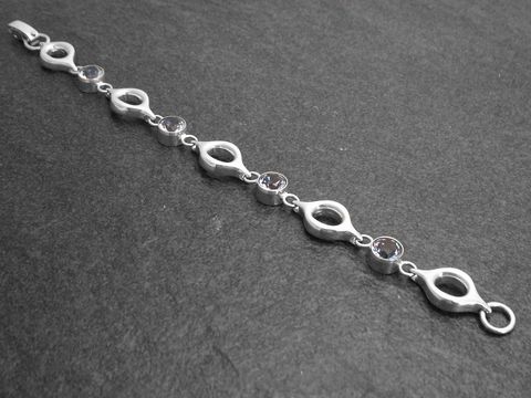 Silberarmband modern 19,5 cm Anker mit weißen Zirkonia, Hersteller Juwelier Harnisch, elegant und zeitgemäß gestaltet, perfekt für jeden Anlass.