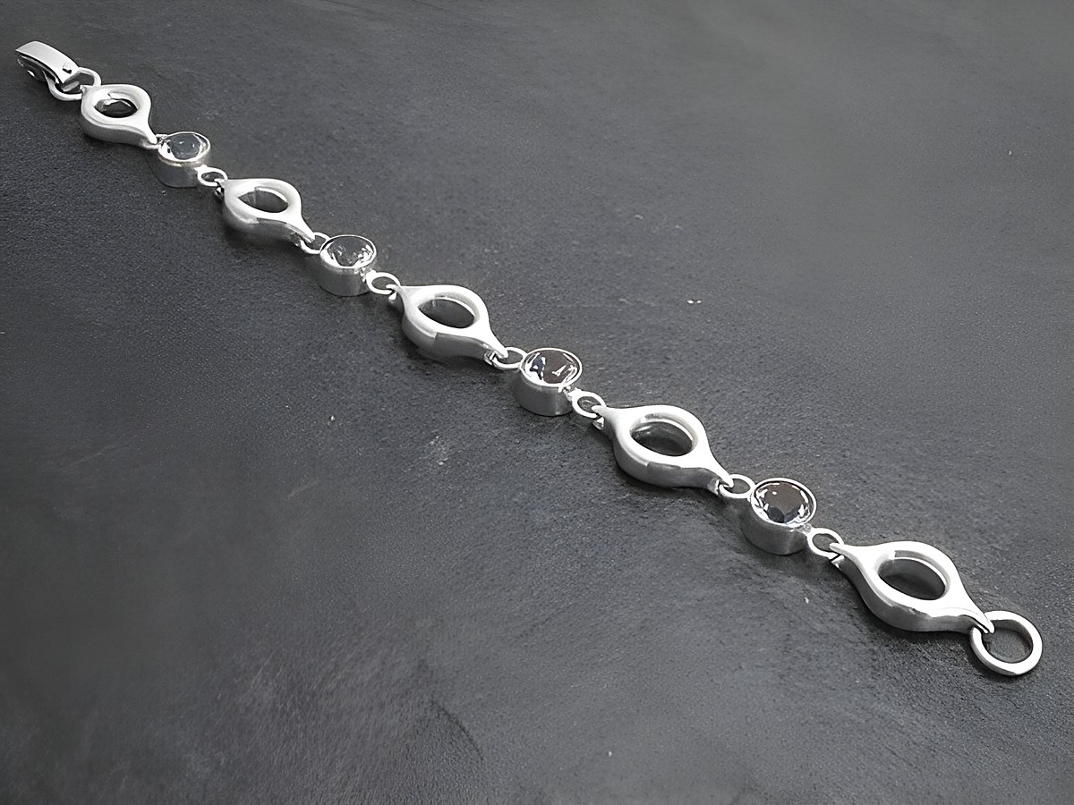 Silberarmband modern 19,5 cm Anker mit weißen Zirkonia, Hersteller Juwelier Harnisch, elegant und zeitgemäß gestaltet, perfekt für jeden Anlass.