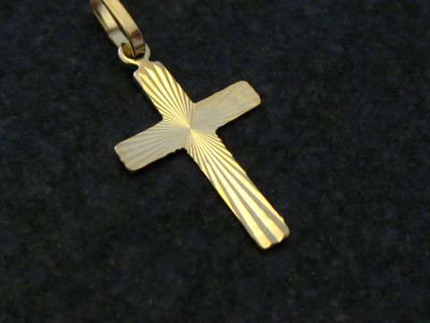 Kleines Goldkreuz mit Diamantschliff in Gold 333 von Juwelier Harnisch, klassisches Design mit strukturierter Oberfläche und dezentem Glanz. Ideal als zeitloses Schmuckstück.
