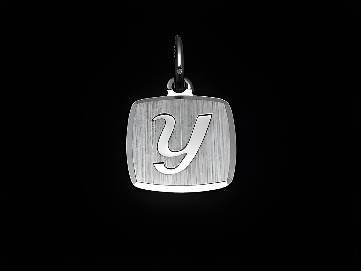 Buchstabe Y Anhänger aus Sterling Silber rhodiniert und mattiert von Juwelier Harnisch, modernes Design mit klarer Schriftart auf quadratischem Hintergrund.