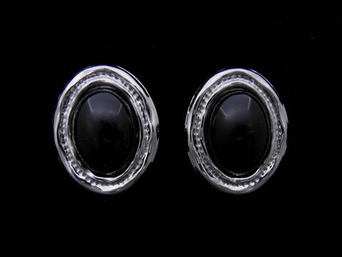 Ohrringe oval aus silberfarbenem Modeschmuck mit schwarzem Hingucker, Hersteller Juwelier Harnisch, ideal für stilvolle Outfits, inklusive Ear Cuffs.