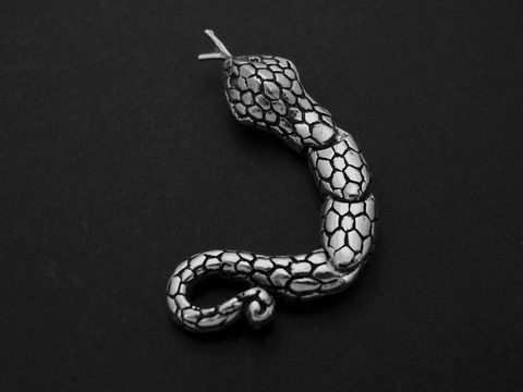 Silber Anhänger in Form einer beweglichen Schlange, detailreich gestaltet mit tierischen Mustern. Hersteller: Juwelier Harnisch, ideal für Tierliebhaber.