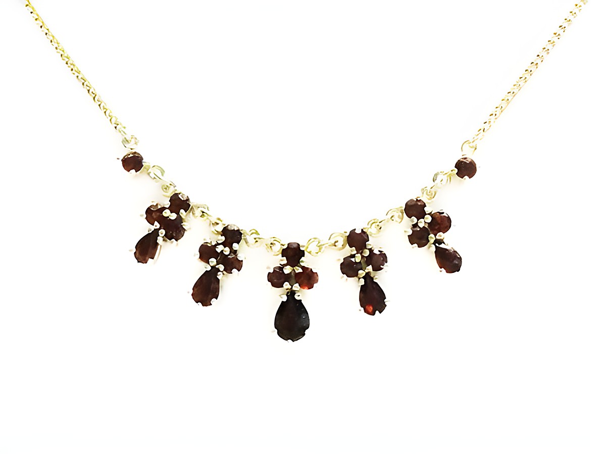 Granat Collier Kette 41 cm aus Silber vergoldet mit funkelnden Granaten, designed vom Juwelier Harnisch, eleganter und vielseitiger Granatschmuck für besondere Anlässe.