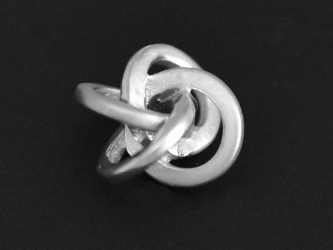 Silber Anhänger in verschlungenem Design, rhodiniert, Hersteller Juwelier Harnisch, elegantes Schmuckstück für besondere Anlässe.