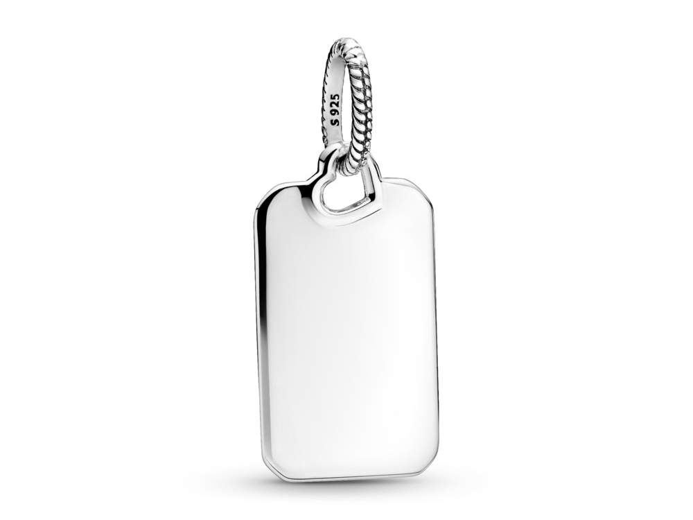 Rechteckiger Anhänger aus Silber mit Gravurmöglichkeiten beidseitig, Hersteller Pandora, elegantes Design, glänzende Oberfläche, ideal als persönliches Geschenk oder Schmuckstück.