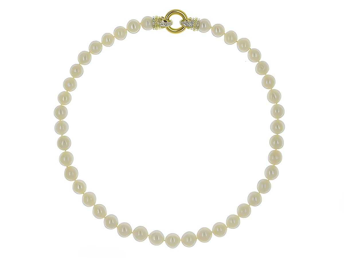 Perlenkette aus Süßwasser-Zuchtperlen in Weiß, Durchmesser 9,5-10,5 mm, Länge 46 cm, mit klassischem Bicolor 585 Goldverschluss, Hersteller Juwelier Harnisch. – Ansicht 2
