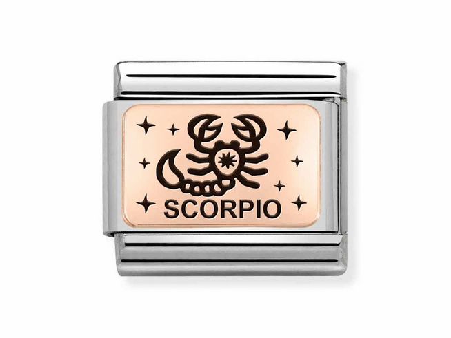 Ein Edelstahl Charm von Nomination im Roségold-Look mit dem Sternzeichen Skorpion, das einen stilisierten Skorpion und funkelnde Sterne zeigt.