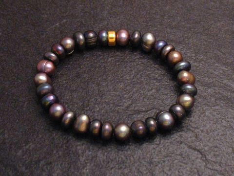 Perlenarmband 10 mm in Grau-mix mit goldener 585er Zwischenelement, Hersteller: Juwelier Harnisch, Länge 20 cm, elegantes Design für stilvolle Anlässe.