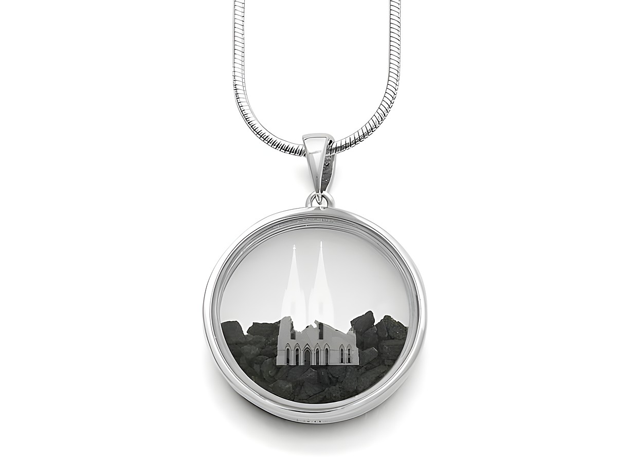 DUR Anhänger Kölner Dom aus Sterling Silber mit einem durchsichtigen Anhänger, der den Kölner Dom und dunklen Steinen im Inneren zeigt. Ideal für Liebhaber von außergewöhnlichem Schmuck.