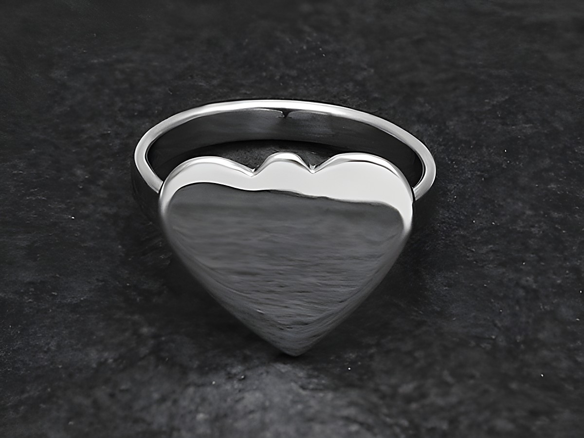 Silberring in Herzform mit drei Bögen, weit verstellbar, Hersteller Juwelier Harnisch, rhodiniert und ohne Stein.