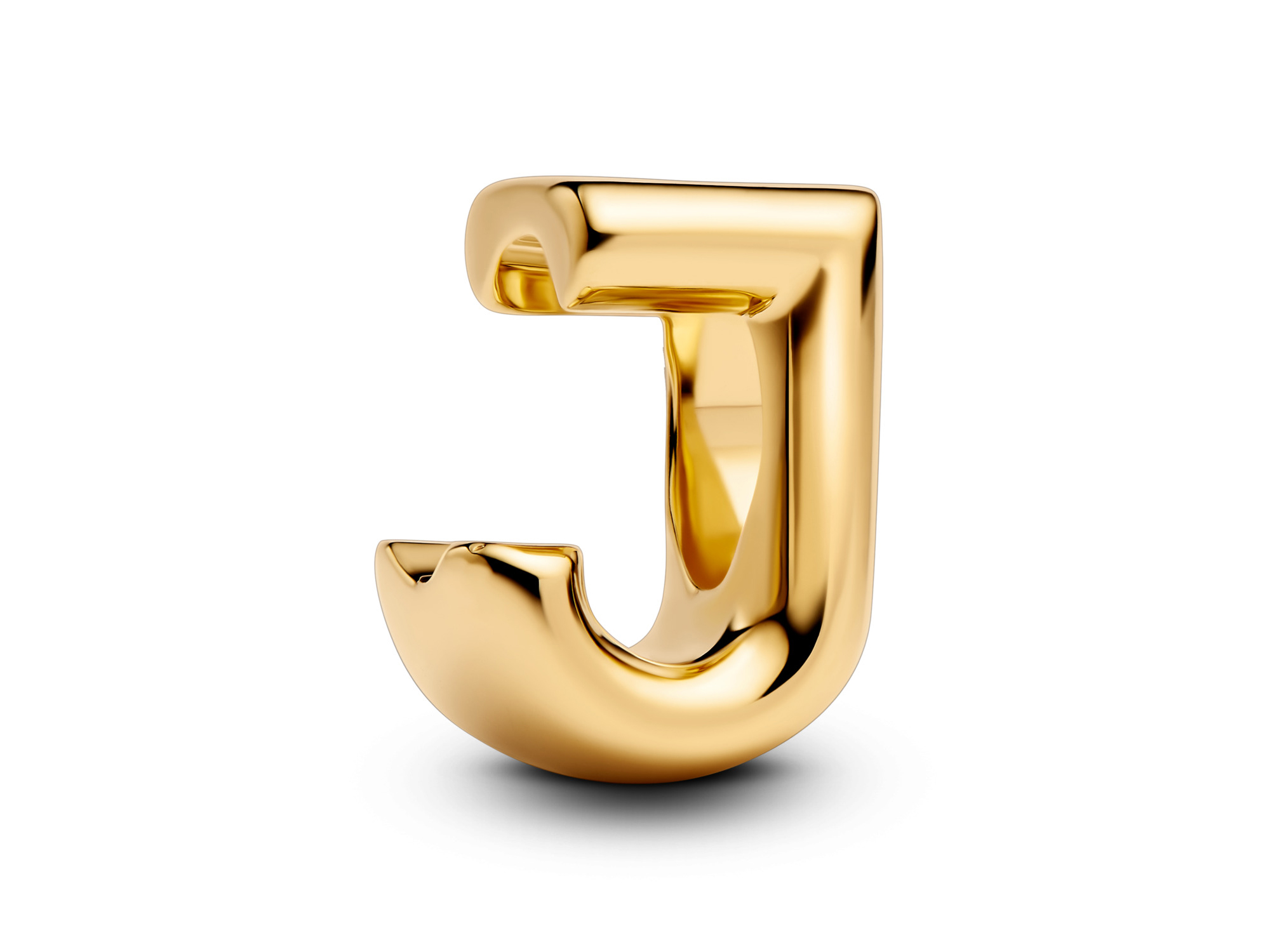 Buchstabe J aus Gelbgold Vergoldung von Pandora, glänzende Oberfläche, modernes Design, ideal für Schmuckliebhaber und zur Personalisierung von Armbändern.
