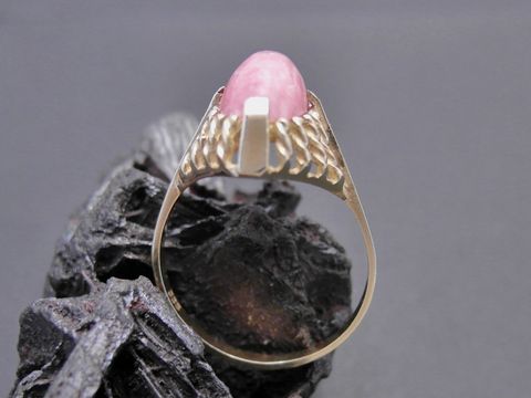 Goldring - charismatisch - Gr. 56,5 - Rhodochrosit - Gold 333, Hersteller: Juwelier Harnisch, bis Gr. 58/18,5, ausgefallenes Design mit pinkem Edelstein und filigraner Fassung.