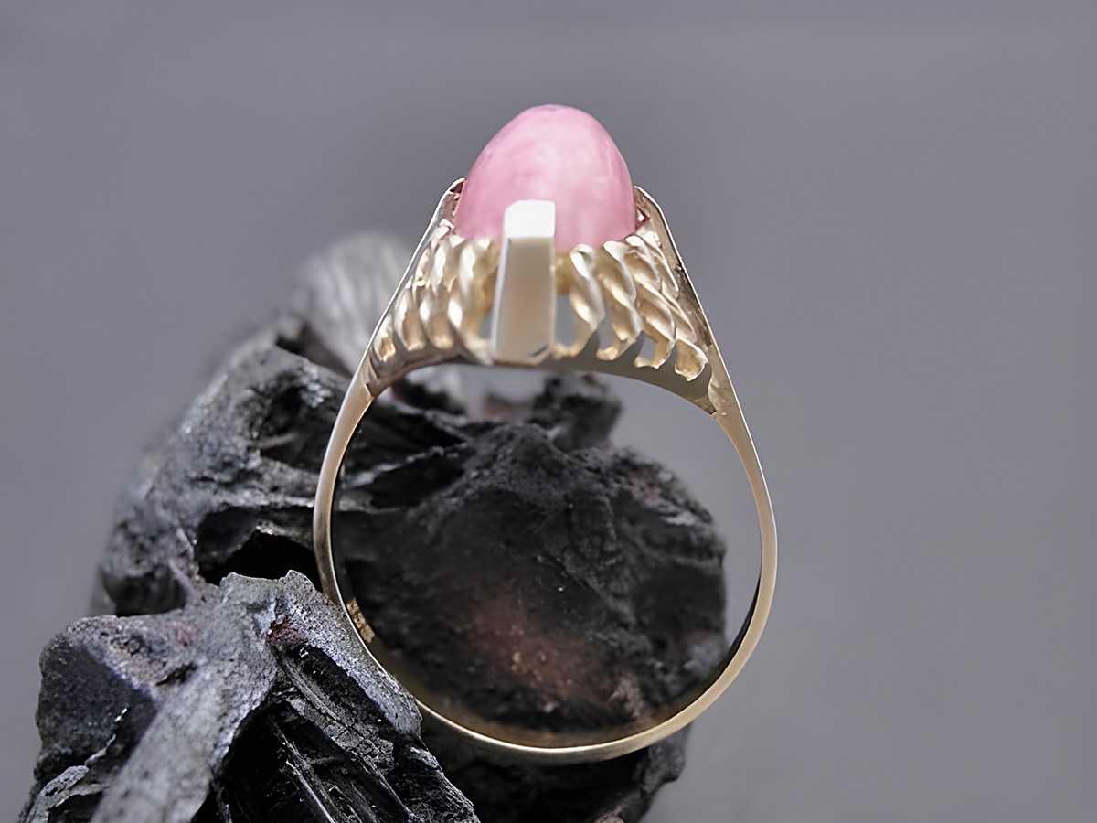 Goldring - charismatisch - Gr. 56,5 - Rhodochrosit - Gold 333, Hersteller: Juwelier Harnisch, bis Gr. 58/18,5, ausgefallenes Design mit pinkem Edelstein und filigraner Fassung. – Ansicht 2