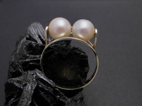 Gold Perlen Ring extravagant Größe 56 mit zwei Zuchtperlen von 7,3 mm, Gold 333, hergestellt vom Juwelier Harnisch, elegant und edel bis Größe 56/18.