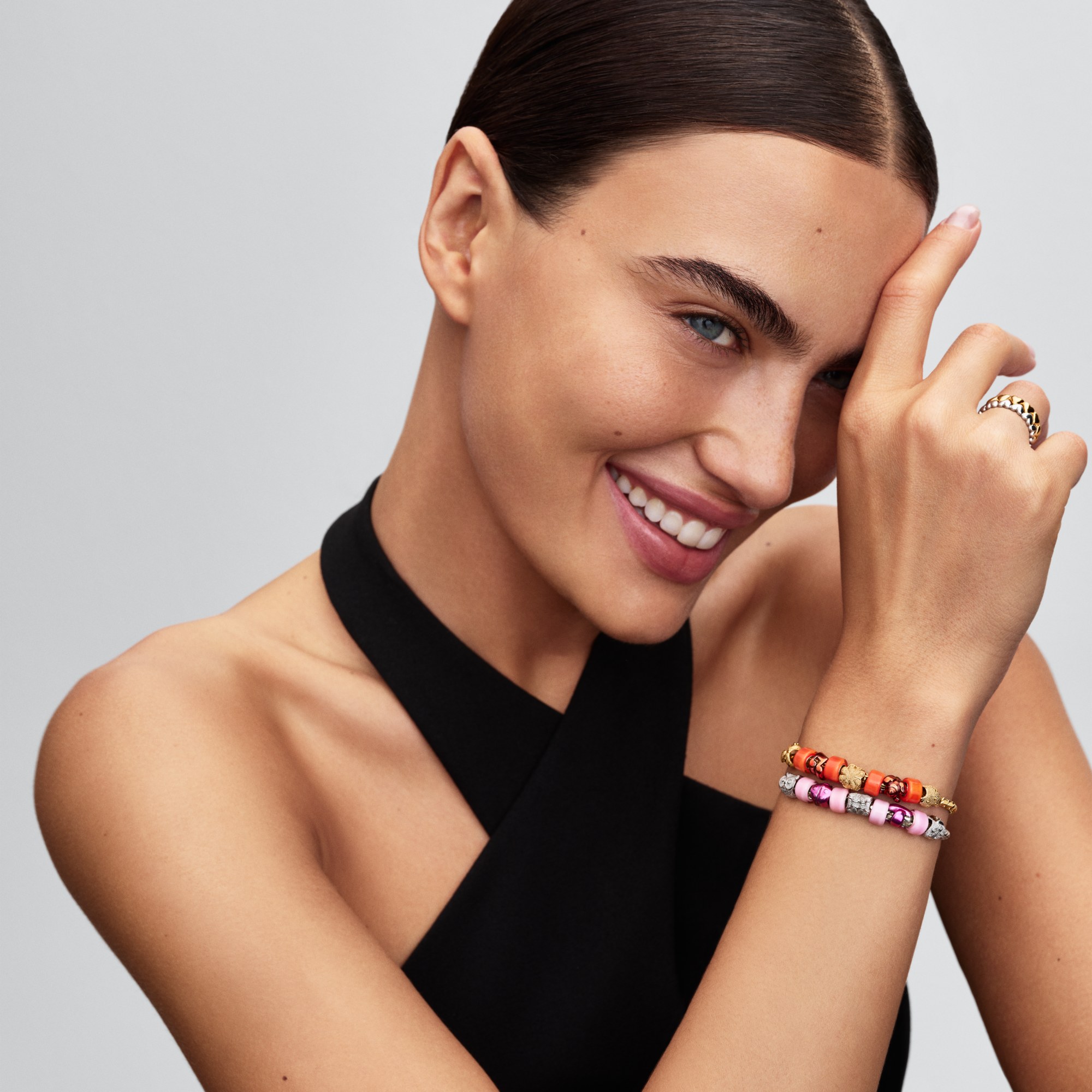 Pandora Strukturiertes Kleeblatt Mini-Charm - Gelbgold Vergoldung – Ansicht 5