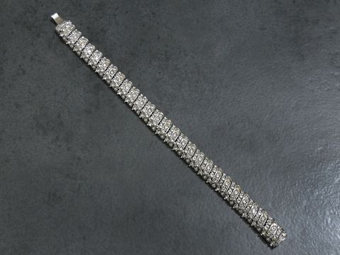 Strass Armband pompös in Weiß, 17,5 cm lang, silberfarben, vom Hersteller Juwelier Harnisch, ideal für besondere Anlässe und elegante Outfits.
