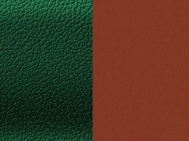 Das Bild zeigt die Lederoberflächen in Waldgrün Metallic und Metallic-Braun, die die Einlage für den Les Georgettes Malachit-Granat DY000 Armreif repräsentieren.