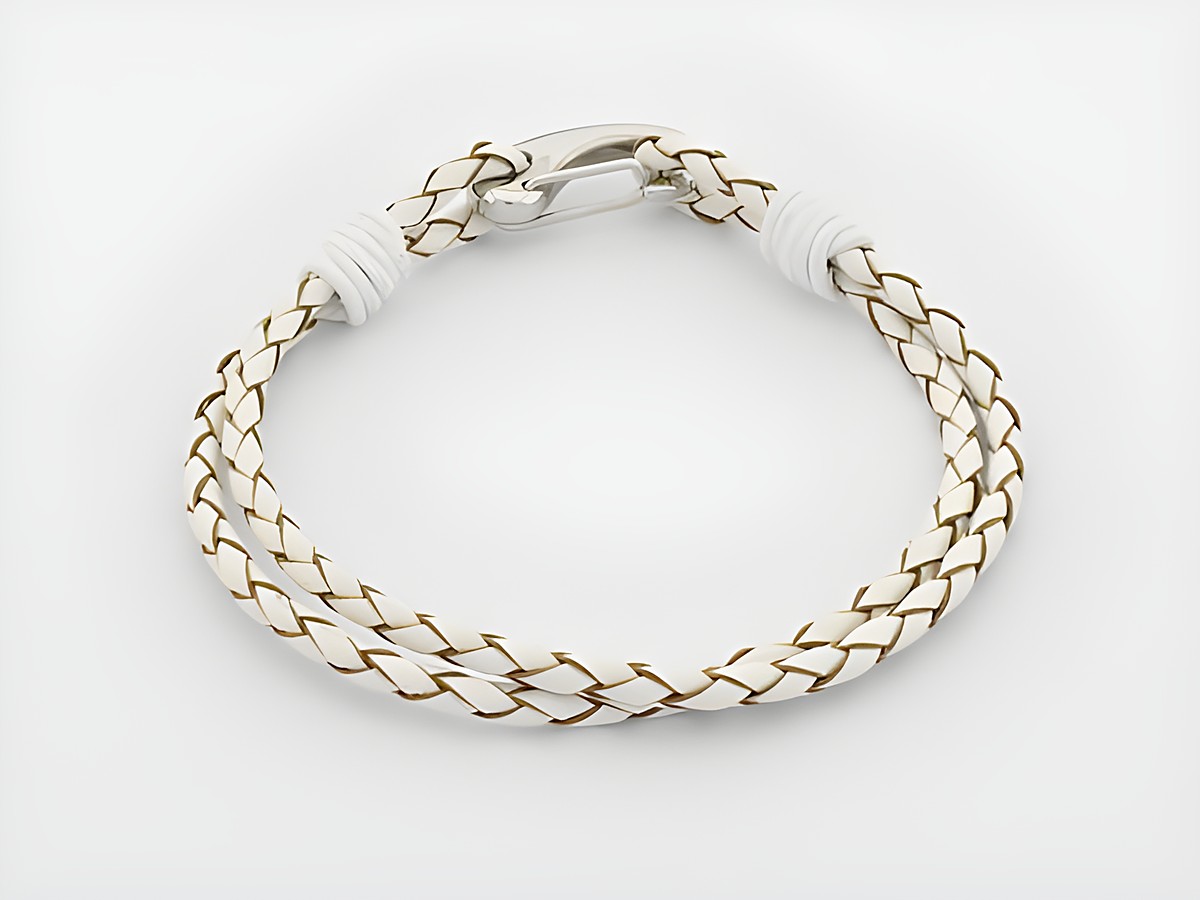 Leder Armband 2 fach geflochten in cremeweiß mit einer Länge von 23 cm, Hersteller Juwelier Harnisch, hochwertiges Leder-Armband mit schickem Verschluss.