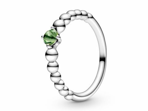 Silberner Metallperlenring von Pandora mit grünen Kristallen in Größe 48. Der Ring hat eine elegante, befüllte Optik und ist ideal für einen modernen Schmuckstil.