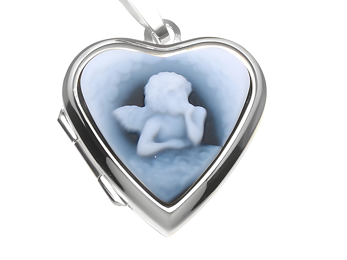 Schutzengel Silber Herz Achat Gemme Medaillon rhod, mit filigraner Darstellung eines Engels, der in einem zarten blauen Hintergrund schwebt, Hersteller: Juwelier Harnisch, mit Gemme.
