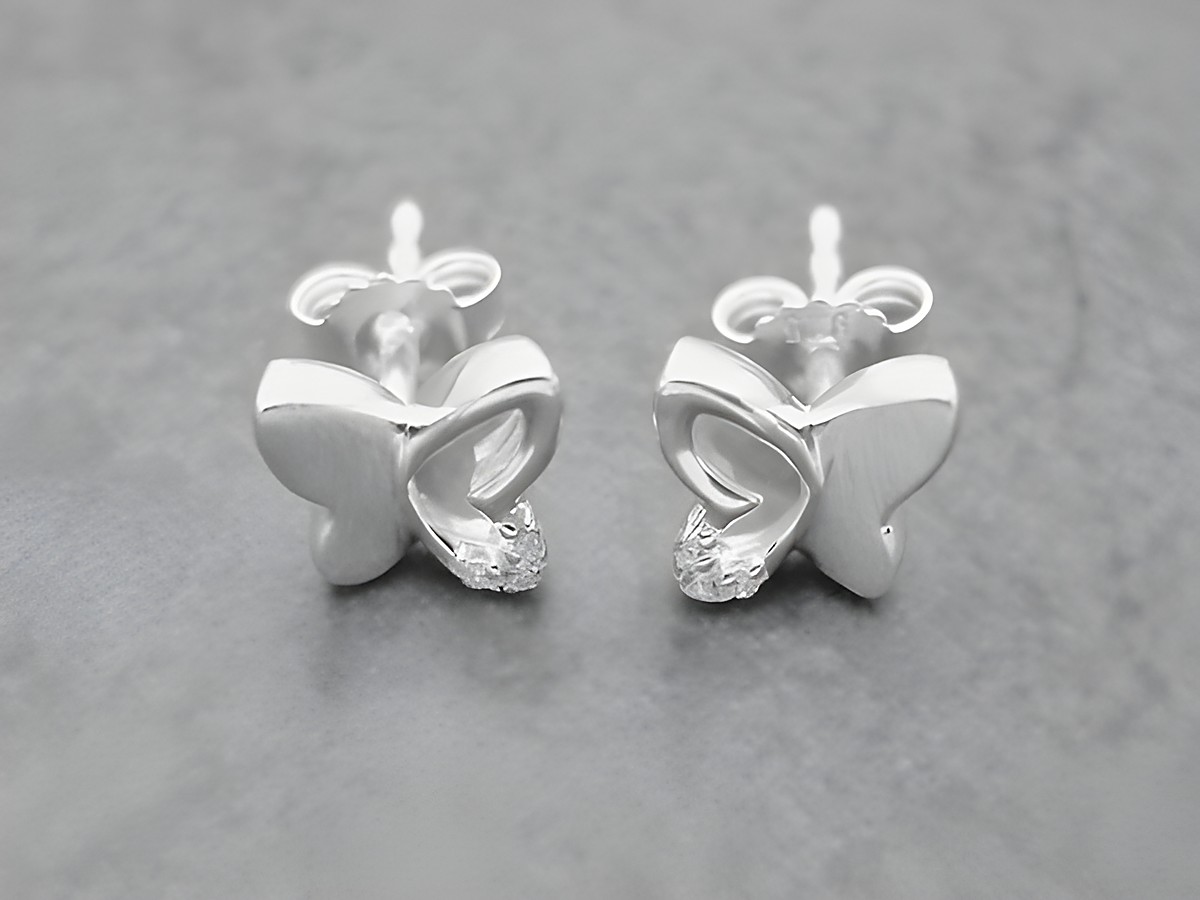 Ohrringe Schmetterling aus Sterling Silber niedlich gestaltet mit Zirkonia in weiß, Hersteller Juwelier Harnisch, ideal für jeden Anlass.