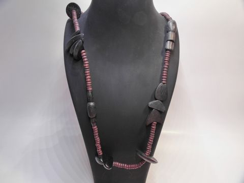 Holzkette Multiform 30 mm dunkelbraun-schwarz 90 cm Holz Schmuck von Juwelier Harnisch, elegant und einzigartig mit bunten Akzenten, perfekt für jeden Anlass.