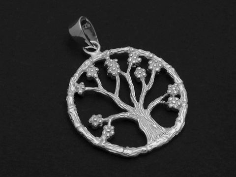 Silber Anhänger Baum des Lebens filigran von Juwelier Harnisch, dargestellt in detaillierter Ausführung mit stilisiertem Baum und Blüten, vielfältige Motive erhältlich.