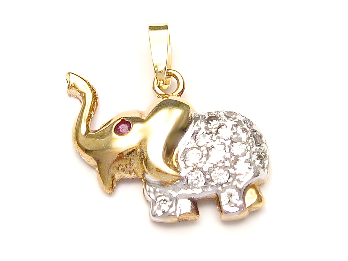 Elefant mittel Gold 585 Anhänger Elephantidae, hergestellt von Juwelier Harnisch, dekoriert mit Zirkonia und einem roten Detail. Ideal als Schmuckstück für jeden Anlass.