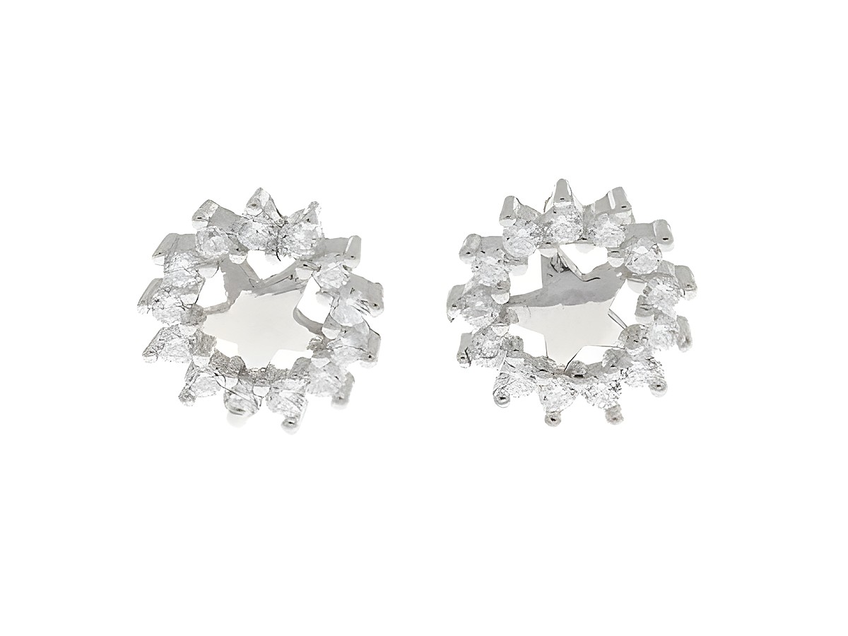 Ohrringe Stern in Silber rhodiniert mit strahlenden Zirkonia von Juwelier Harnisch, die funkelnde Gestaltung verleiht jedem Outfit einen eleganten Touch.