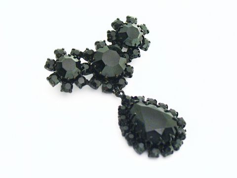 Strass Brosche in Schwarz - Länglich - Gefasst, Hersteller: Juwelier Harnisch, mit funkelnden schwarzen Steinen und einem eleganten Design, ideal für besondere Anlässe.