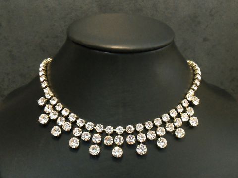 Strass Kette reizend in weiß mit goldfarbener Fassung, Länge 41,5 bis 45 cm, hergestellt von Juwelier Harnisch, ideal für elegante Anlässe.