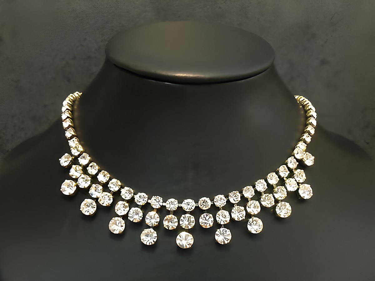 Strass Kette reizend in weiß mit goldfarbener Fassung, Länge 41,5 bis 45 cm, hergestellt von Juwelier Harnisch, ideal für elegante Anlässe.