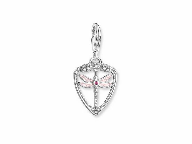 Thomas Sabo Charms-Anhänger in Form einer Libelle im Herz aus Sterling Silber mit Kaltemail, synthetischem Korund und pinkem Zirkonia. Charm für tierische Anhänger.