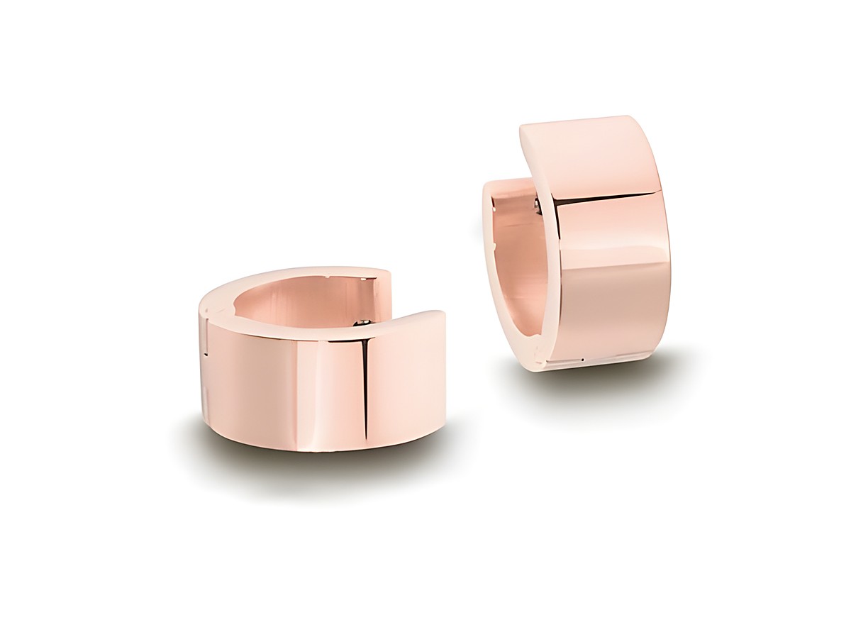 Edelstahl Creolen poliert in roségoldfarben mit einem Durchmesser von 1,5 cm und einer Breite von 7 mm, hergestellt vom Juwelier Harnisch, stilvolles Schmuckstück für jeden Anlass.