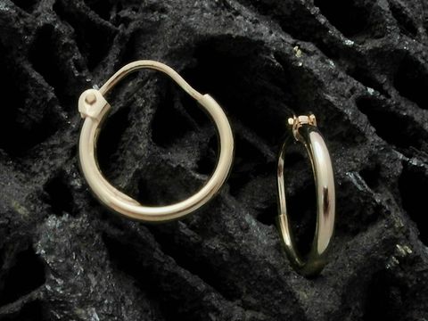 Creolen 1,3 cm aus Gold 585, smart und poliert, Hersteller Juwelier Harnisch, elegante Ohrringe bis 15 mm, ideal für jeden Anlass.