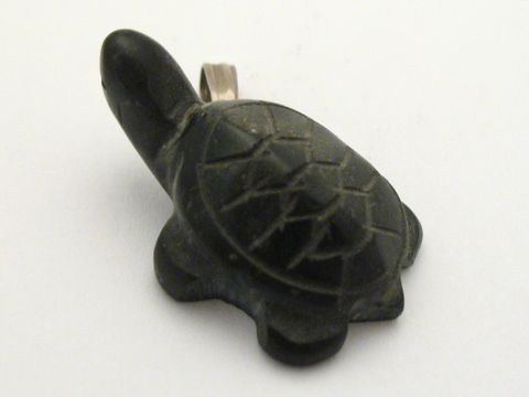 61107-0 Schildkröte Onyx Anhänger silberfarben, Hersteller Juwelier Harnisch, Anhänger mit Edelsteinen, detaillierte Gravur, elegant und dekorativ, ideal für Schmuckliebhaber.