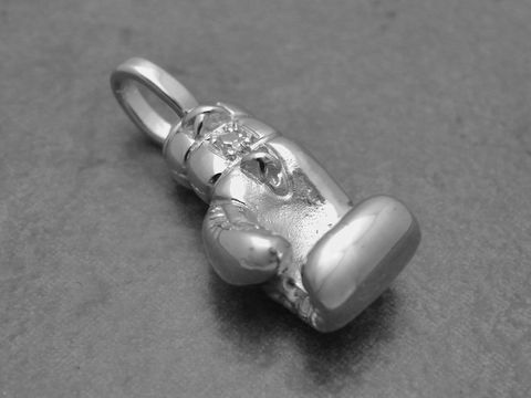 Boxhandschuh Anhänger aus 925 Sterling Silber rhodiniert, handgearbeitet mit Diamant, ideal für Sportliebhaber, Hersteller Juwelier Harnisch, zeitloses Schmuckstück.