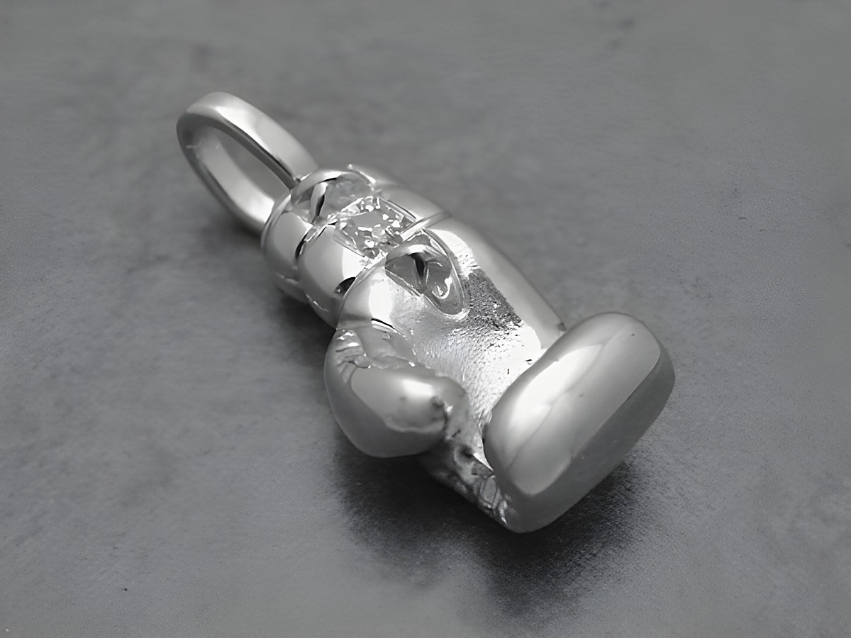 Boxhandschuh Anhänger aus 925 Sterling Silber rhodiniert, handgearbeitet mit Diamant, ideal für Sportliebhaber, Hersteller Juwelier Harnisch, zeitloses Schmuckstück.