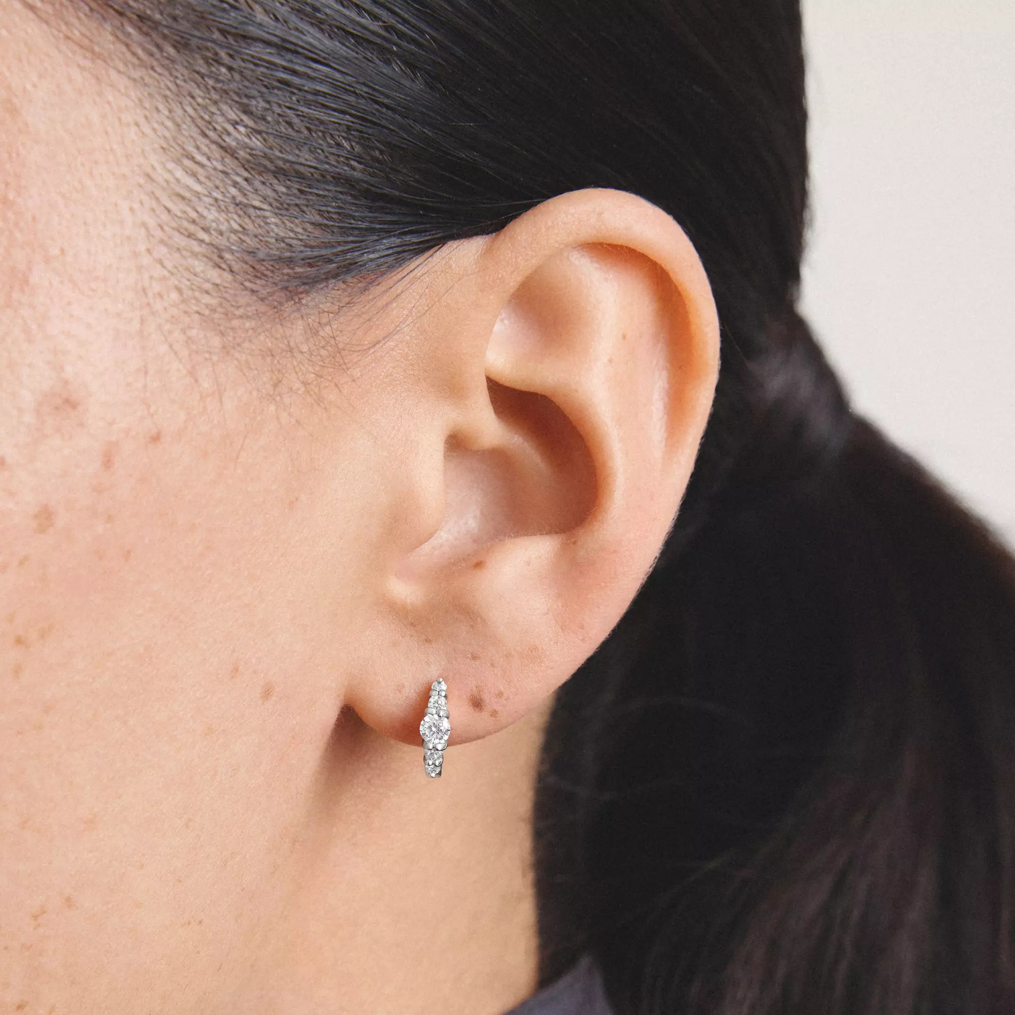 Thomas Sabo Creolen mit weißem Zirkonia – Silber – 11,2 mm hoch – Ansicht 3