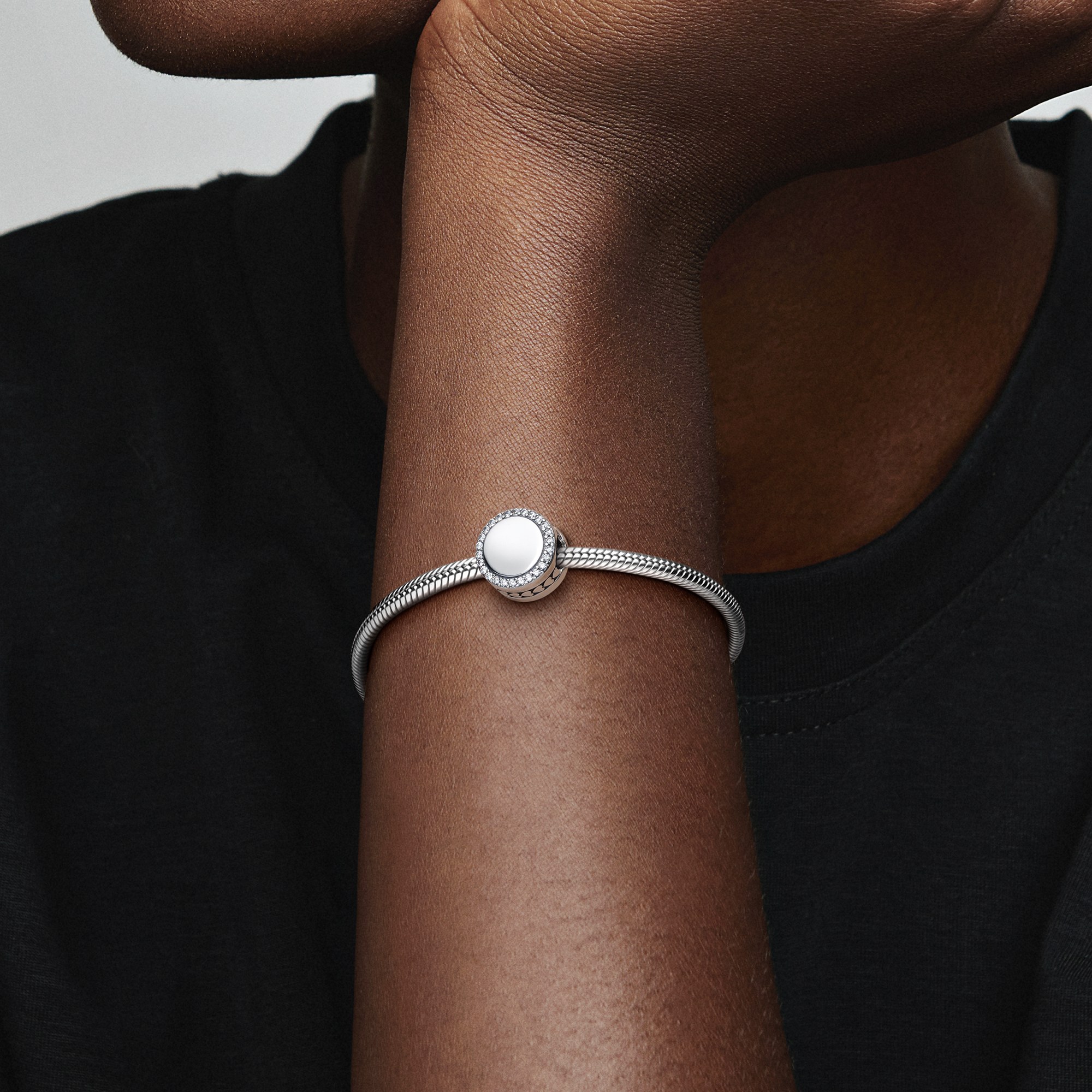 Pandora funkelnder Knopf Charm - Silber – Ansicht 3