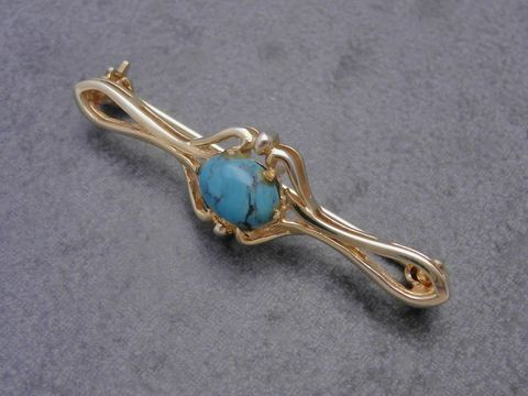 Gold auf Silber Brosche mit elegantem Design, verziert mit einem Türkis, hergestellt von Juwelier Harnisch, ideal zum ergänzen jedes Outfits.