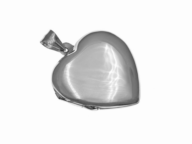Silber Medaillon in Herzform, klassisches Design, Hersteller: Juwelier Harnisch, glänzende Oberfläche, ideal als persönliches Schmuckstück oder Geschenk.