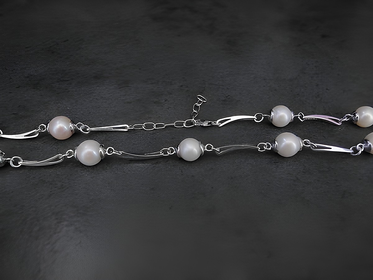 Collier aus 9,3 mm Süßwasser-Perlen und Sterling Silber mit besonderem Design, Hersteller Juwelier Harnisch, elegant und zeitlos, perfekt für jeden Anlass. – Ansicht 2