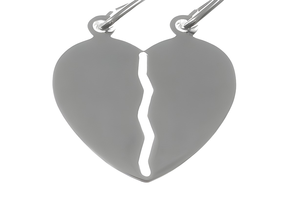 Silber Partneranhänger Herz schlicht poliert klein mit einer vertikalen Rille in der Mitte, passend für Paare, Hersteller Juwelier Harnisch, elegantes Design für besondere Anlässe.