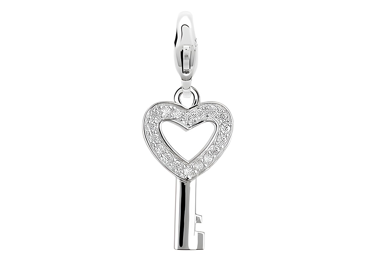 Silberner Charm in Form eines Schlüssels mit herzförmigem Ausschnitt und funkelnden Zirkonia, Hersteller Ti Sento, Symbol für Liebe und Zuneigung.